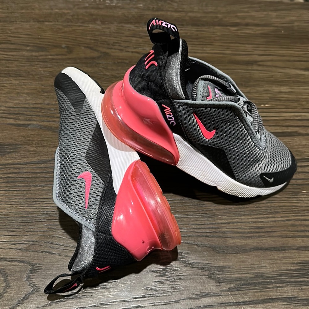 Girls Nike’s 270